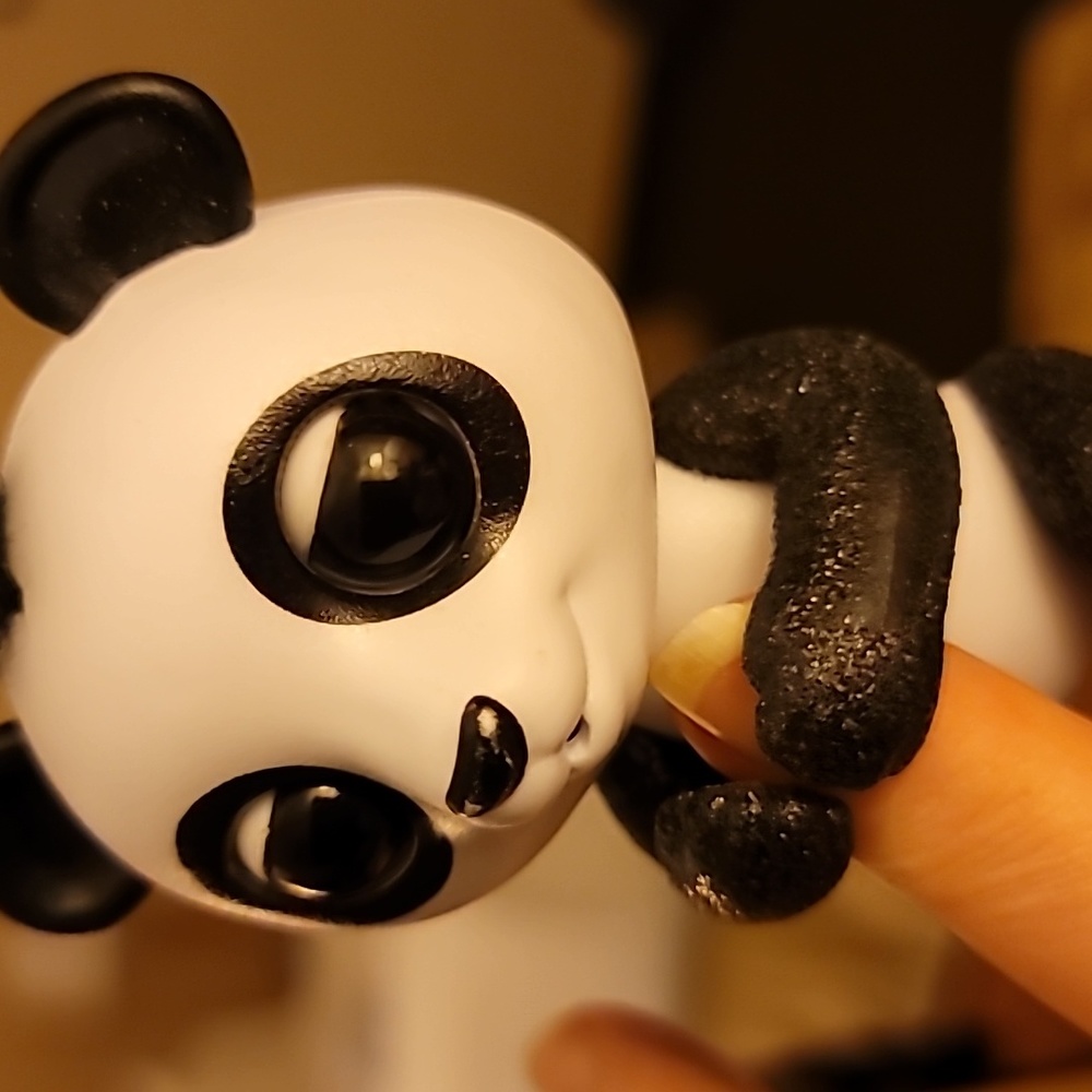 Wow Wee Untamed Fingerlings Baby Panda (Black) Interactive Electro…
